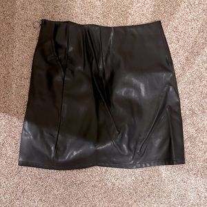 Lane 201 Faux Leather Zipper Skirt